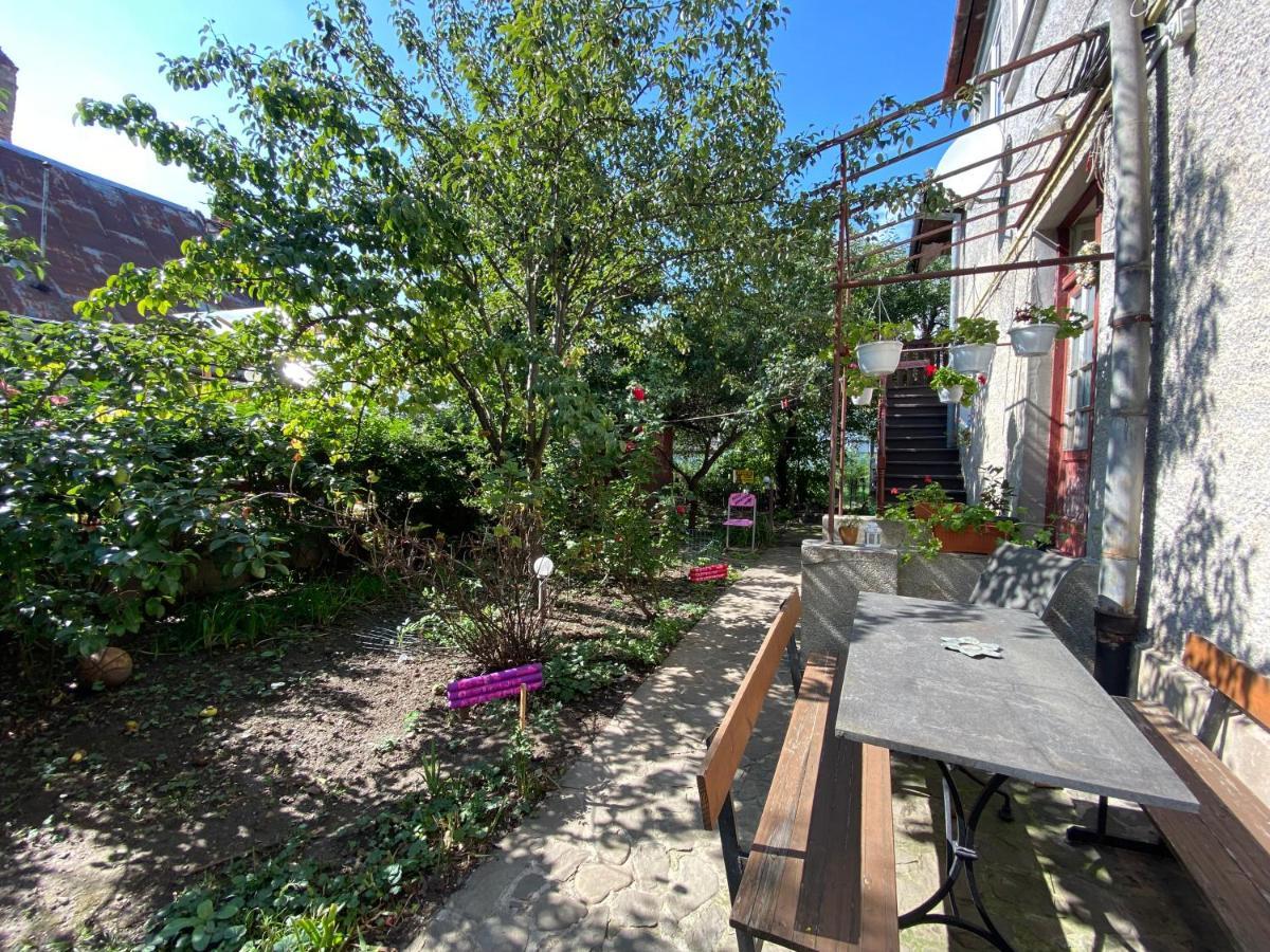Rose'S Oldtown Apartment Brasov Luaran gambar