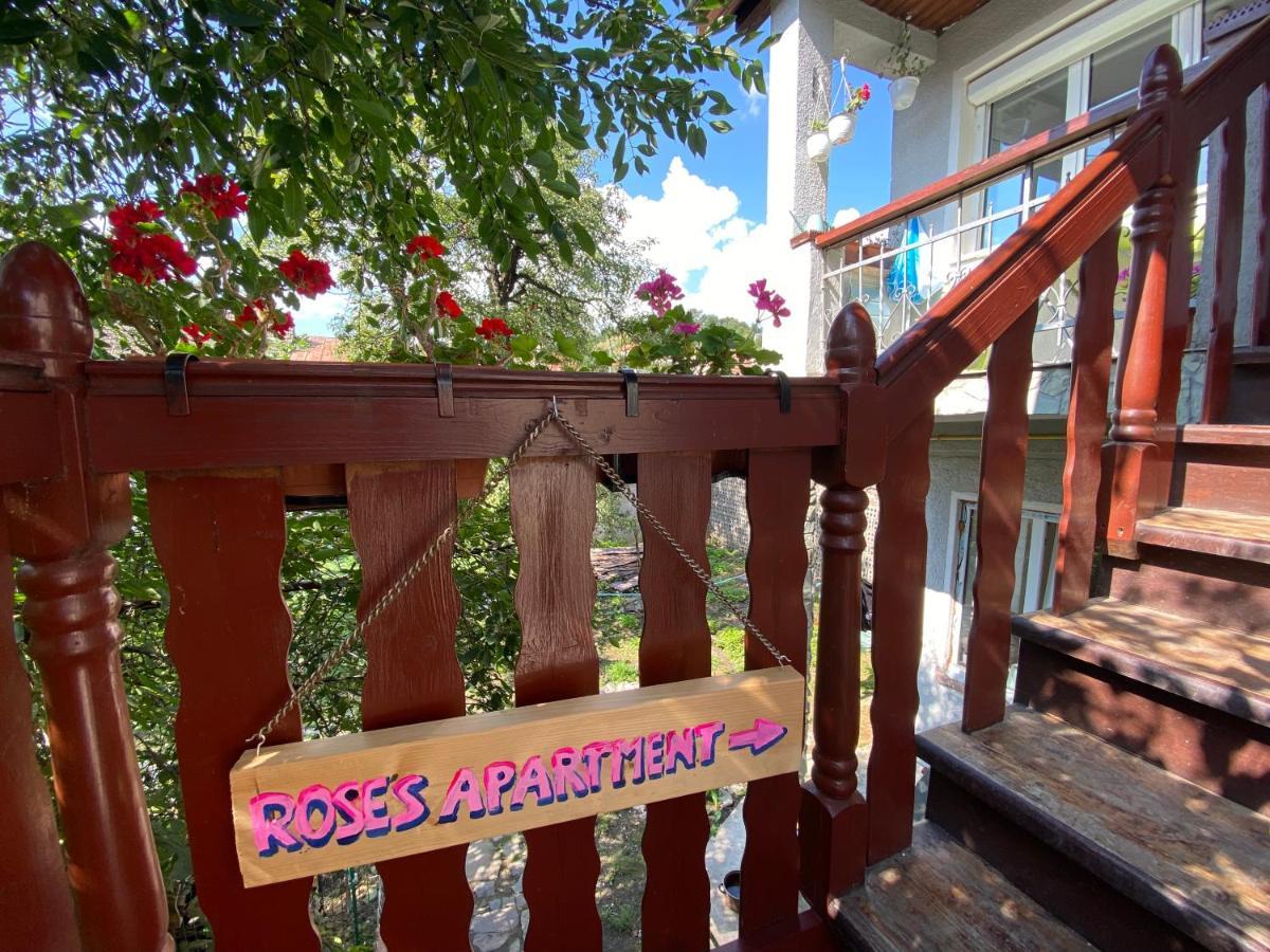 Rose'S Oldtown Apartment Brasov Luaran gambar